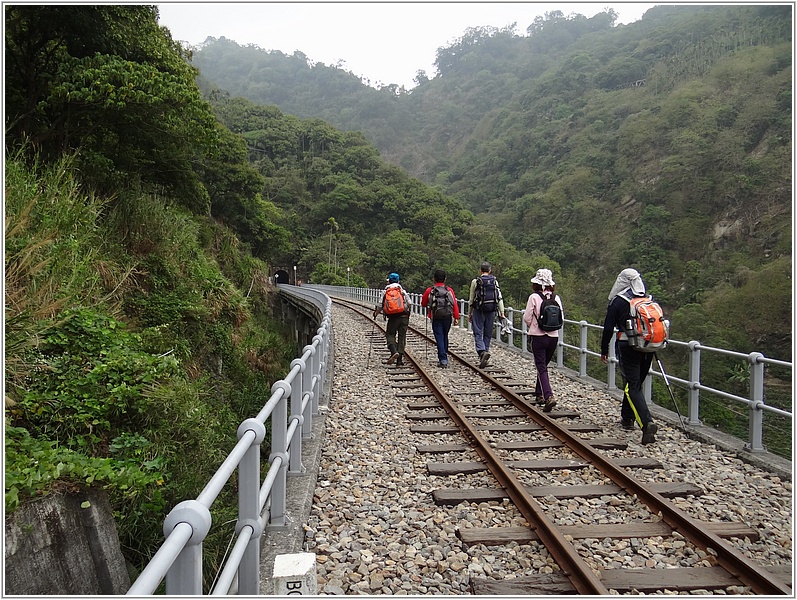 2015-03-23 09-32-31走在獨立山步道.JPG